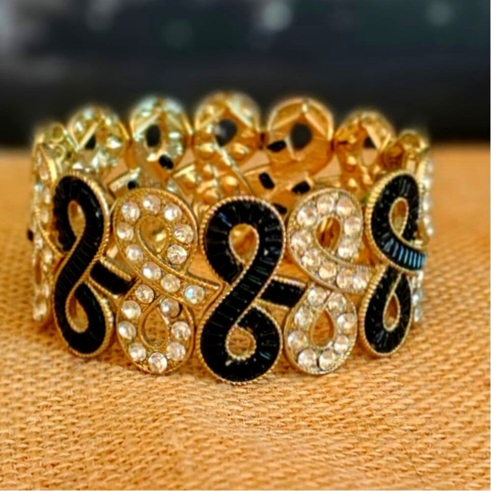 BEAUTIFUL CLASSIC GOLDTONE, RHINESTONE AND BLACK GEM FIGURE 8 STRETCHY BRACELET